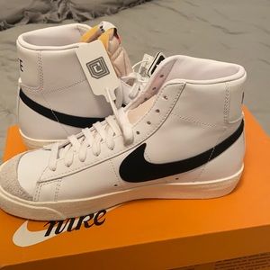 New Still In Box Nike Women’s Blazer
